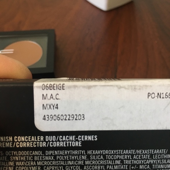 MAC concealer duo - Picture 2 of 3